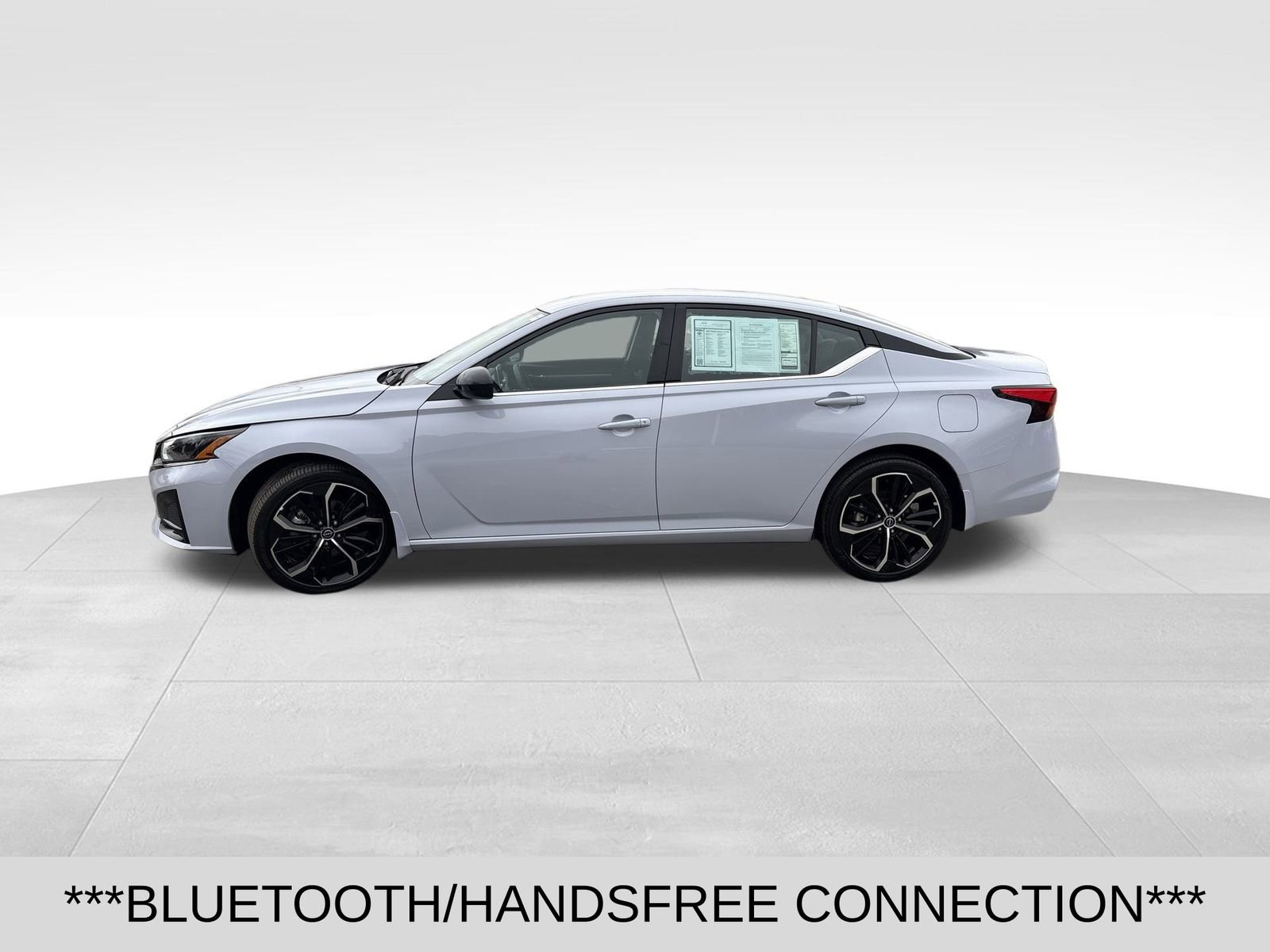 Used 2025 Nissan Altima 2.5 SR image 2