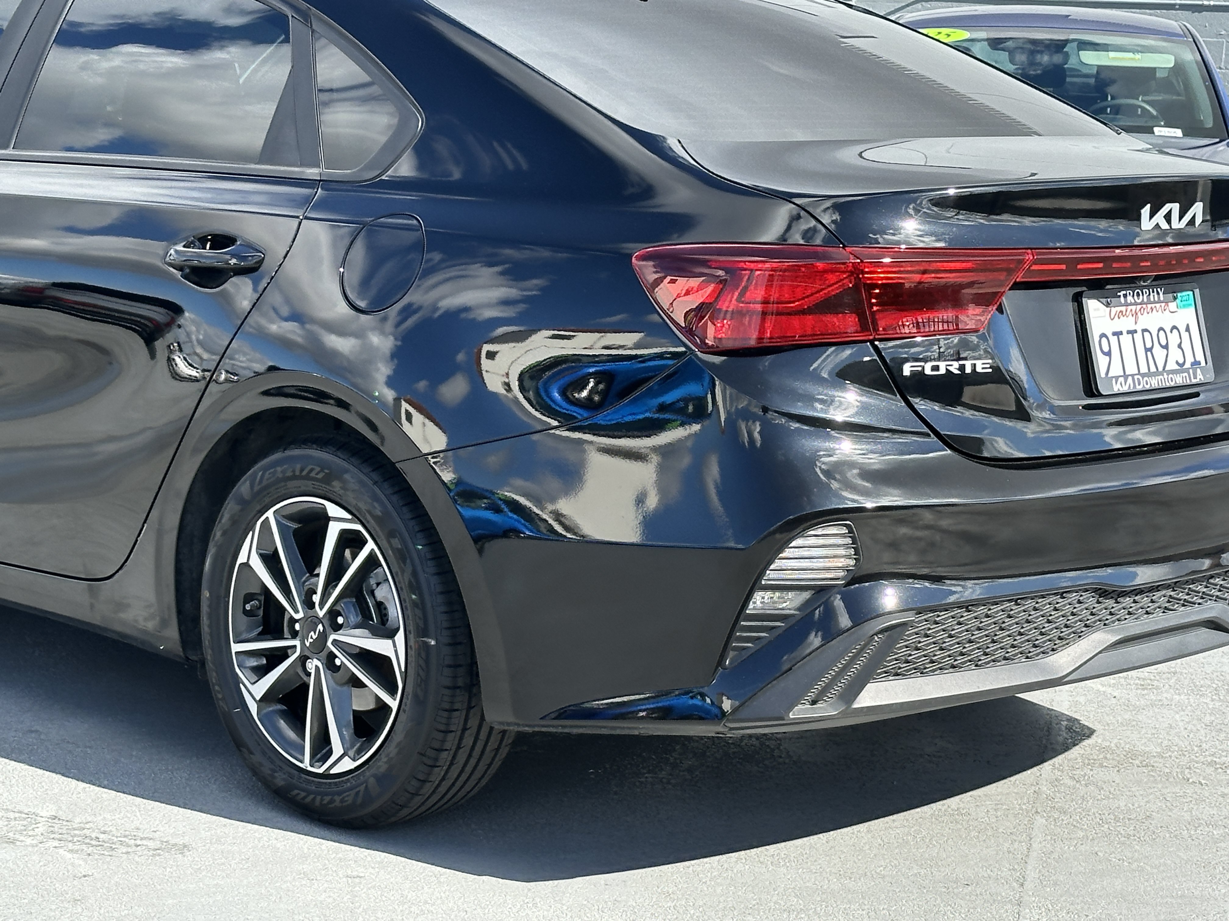Certified 2023 Kia Forte LXS FWD image 5