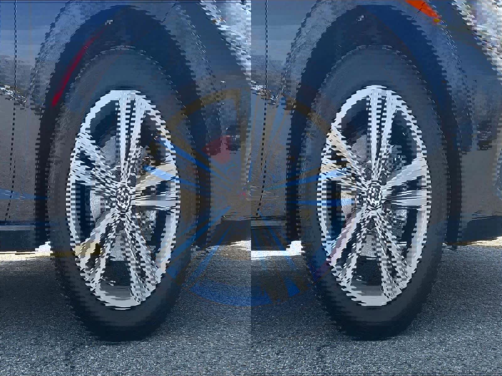 Used 2023 Volkswagen Jetta SE w/ Panoramic Sunroof Package image 7