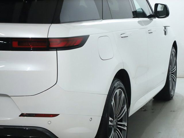 Certified 2025 Land Rover Range Rover Sport Dynamic SE image 8