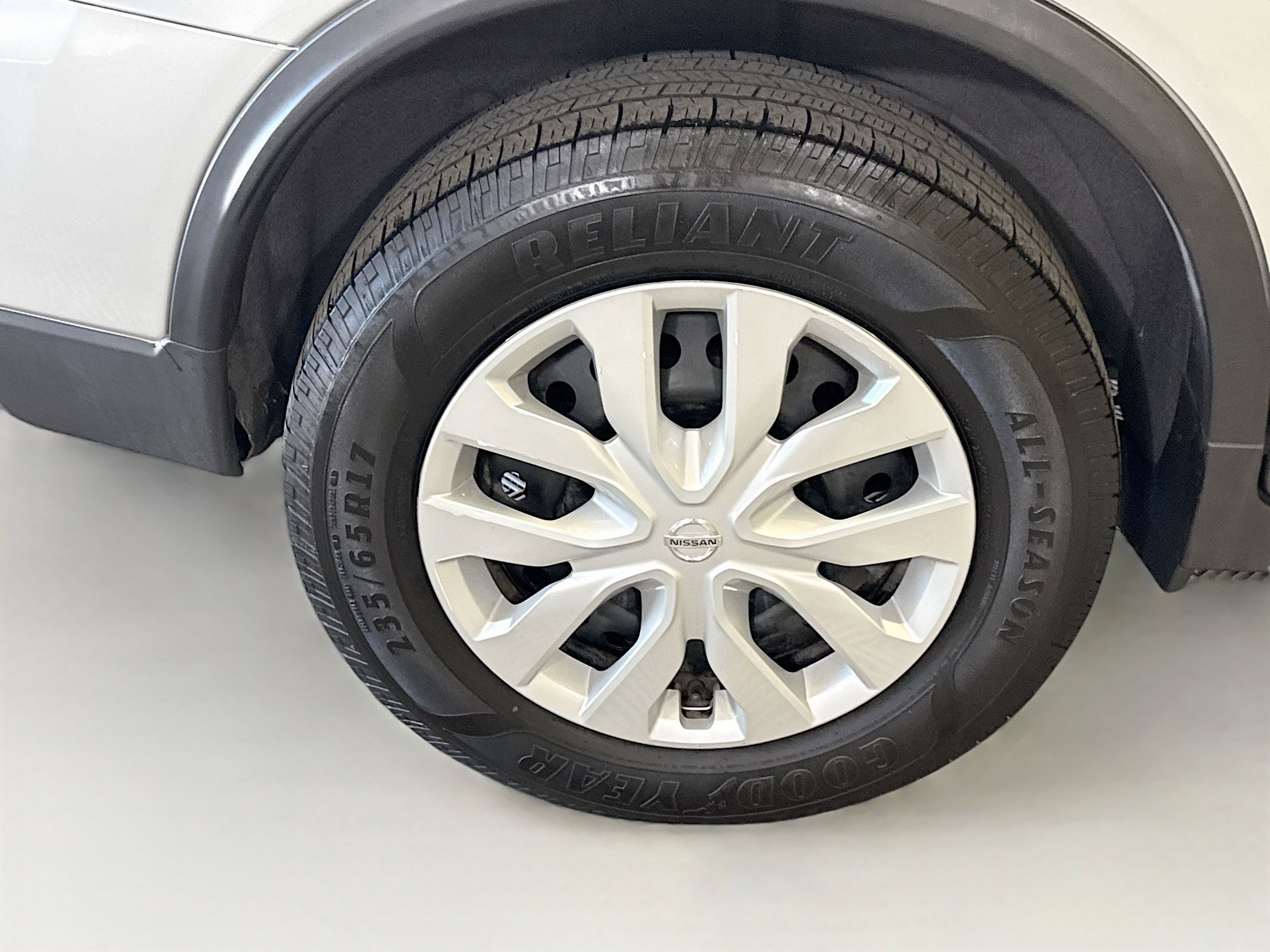 Used 2020 Nissan Rogue S image 15