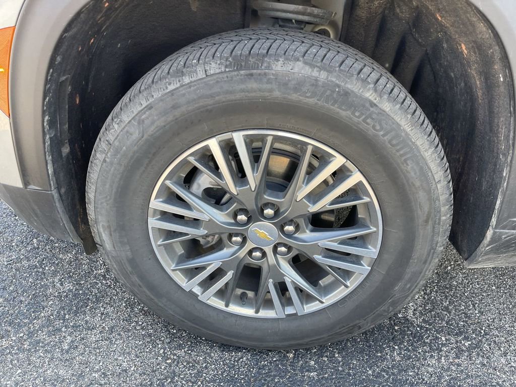 Used 2025 Chevrolet Traverse LT image 10