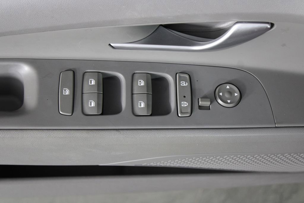 Certified 2023 Hyundai Elantra SEL w/ Convenience Package image 22