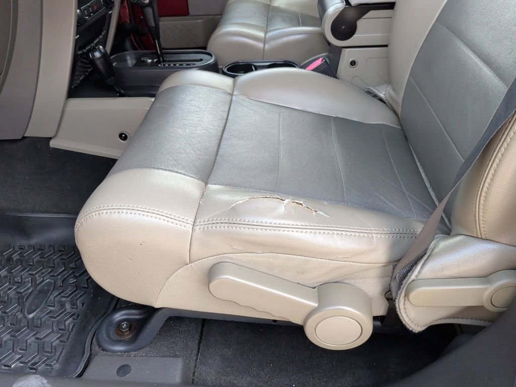 Used 2010 Jeep Wrangler Unlimited Rubicon w/ Dual Top Group image 13