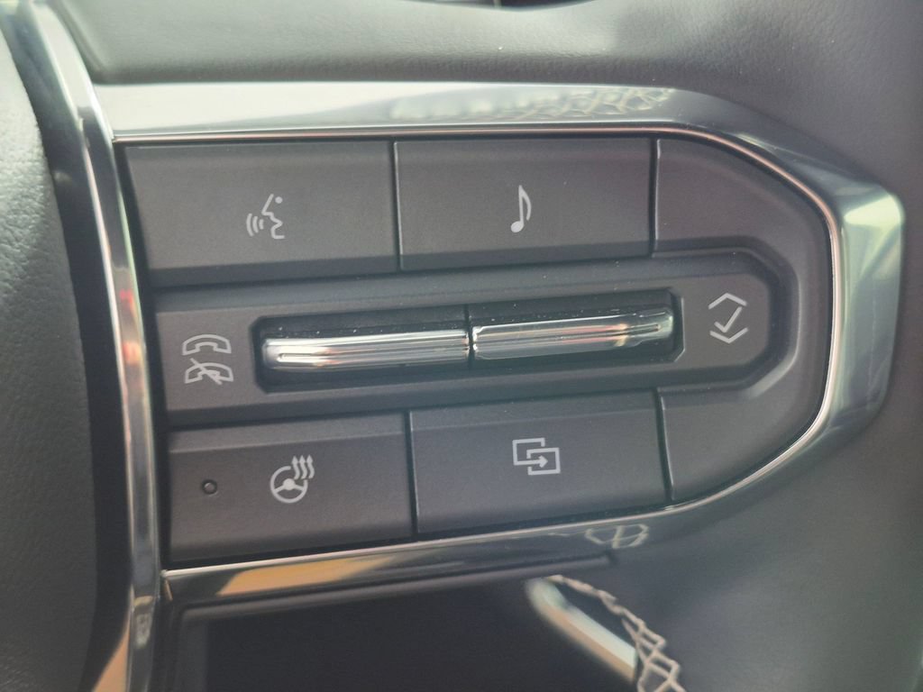 Used 2025 GMC Acadia Denali FWD image 18
