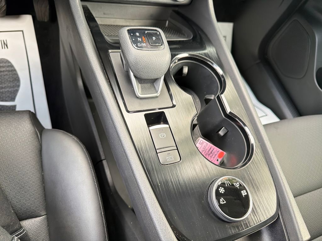 Used 2024 Nissan Rogue SV w/ SV Premium Package image 26