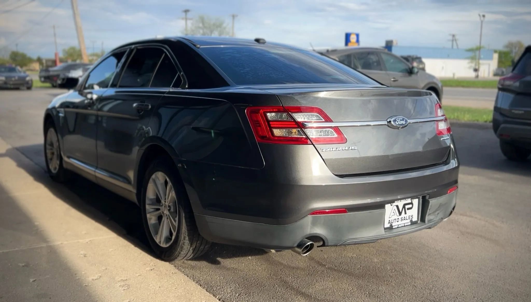 Used 2015 Ford Taurus SE image 6