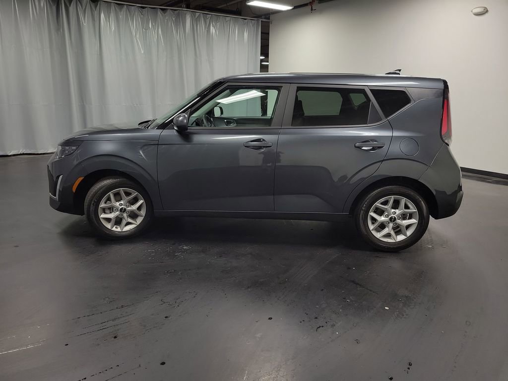 Used 2025 Kia Soul LX FWD image 5