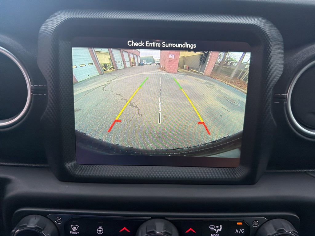 Used 2018 Jeep Wrangler Unlimited Sahara image 18