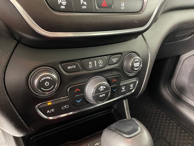 Used 2021 Jeep Cherokee Trailhawk w/ Sun, Sound & Nav Group AWD/4WD image 8