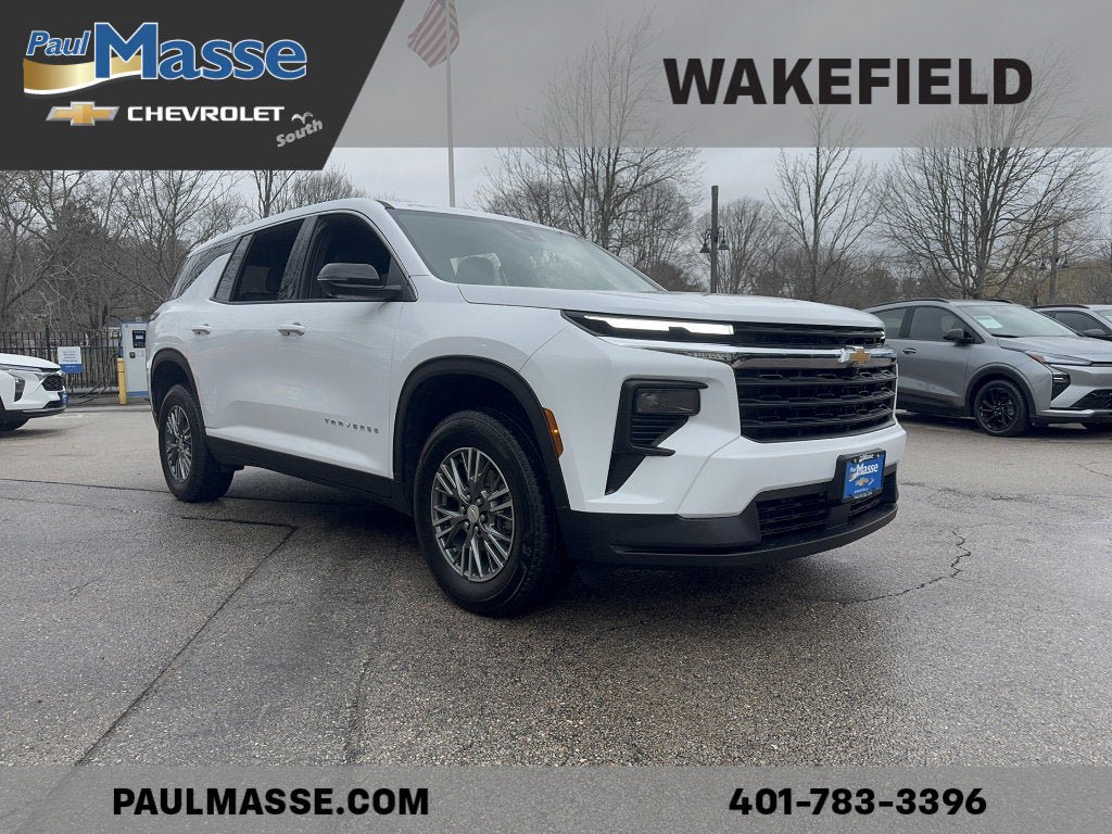 Used 2024 Chevrolet Traverse LS image 3