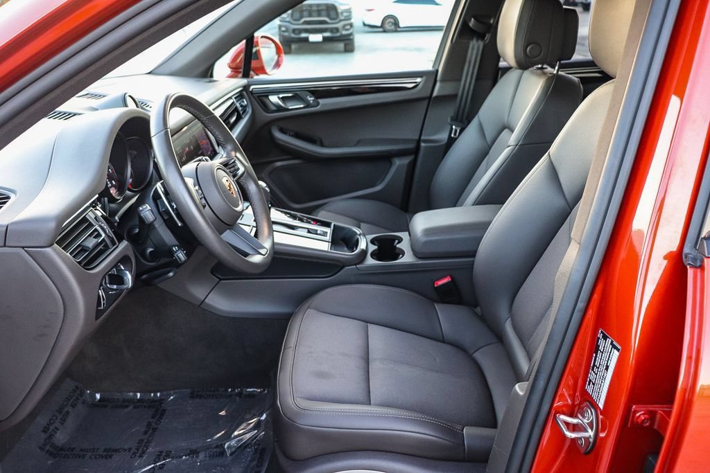 Used 2024 Porsche Macan AWD/4WD image 21