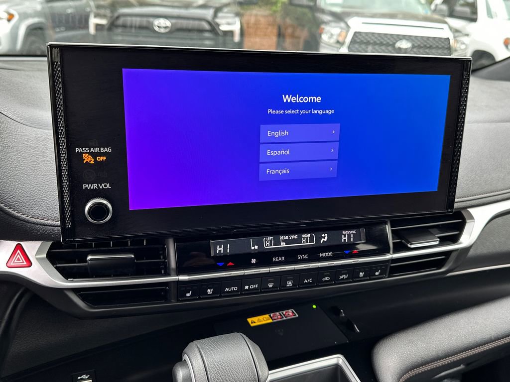 Used 2025 Toyota Sienna Platinum AWD/4WD image 33