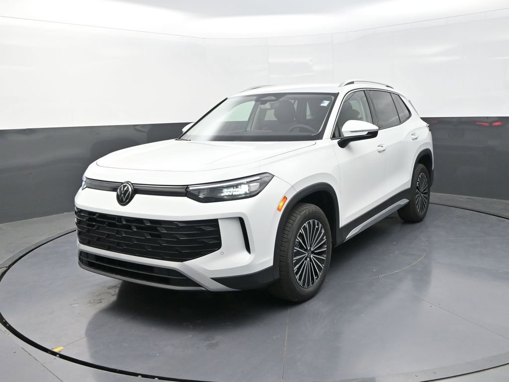 Used 2025 Volkswagen Tiguan S image 4