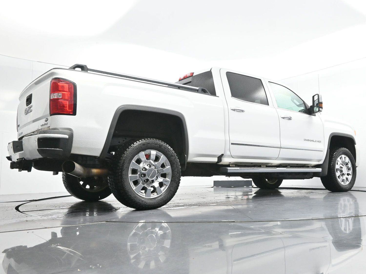 Used 2019 GMC Sierra 2500 Denali w/ Duramax Plus Package AWD/4WD image 49