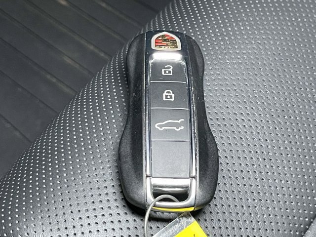 Certified 2025 Porsche Cayenne Coupe AWD/4WD image 45