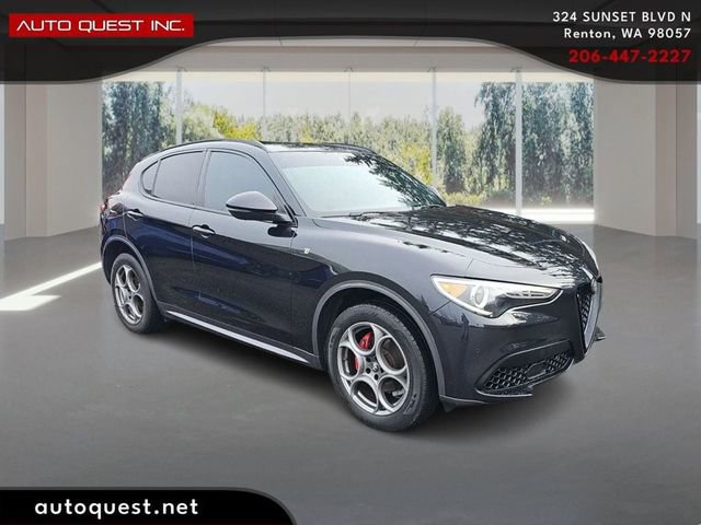 Used 2023 Alfa Romeo Stelvio Ti image 3