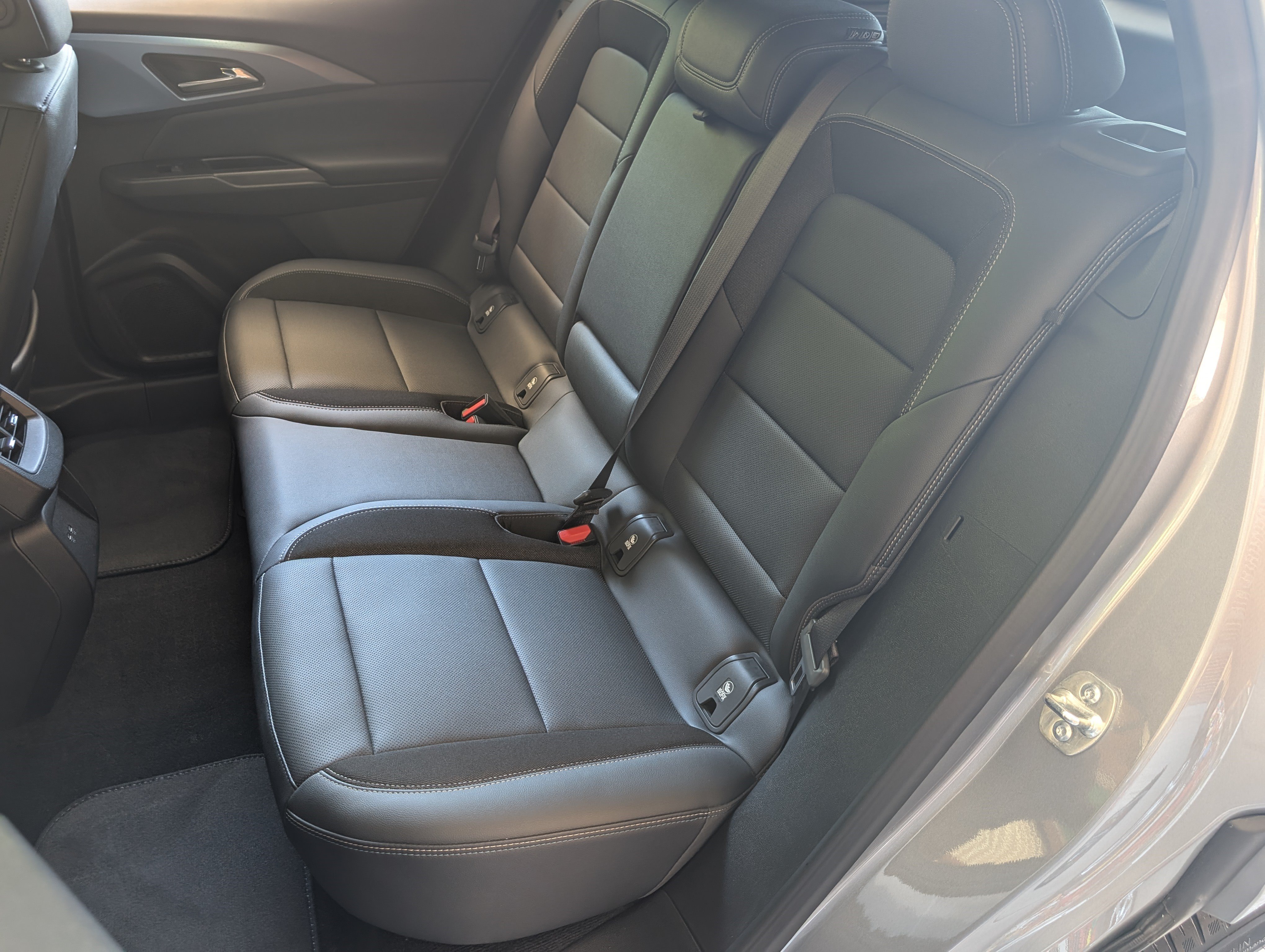 Used 2025 Chevrolet Equinox EV LT w/ Convenience Package FWD image 17