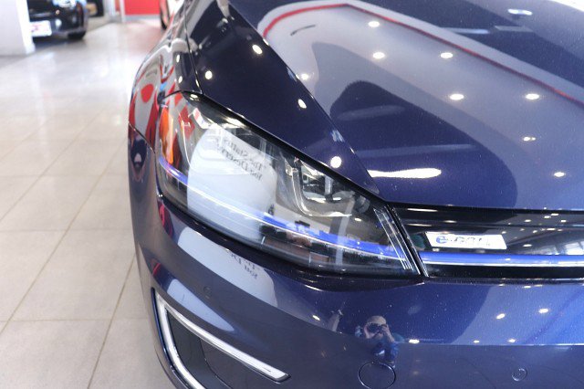 Used 2016 Volkswagen e-Golf SEL Premium image 10