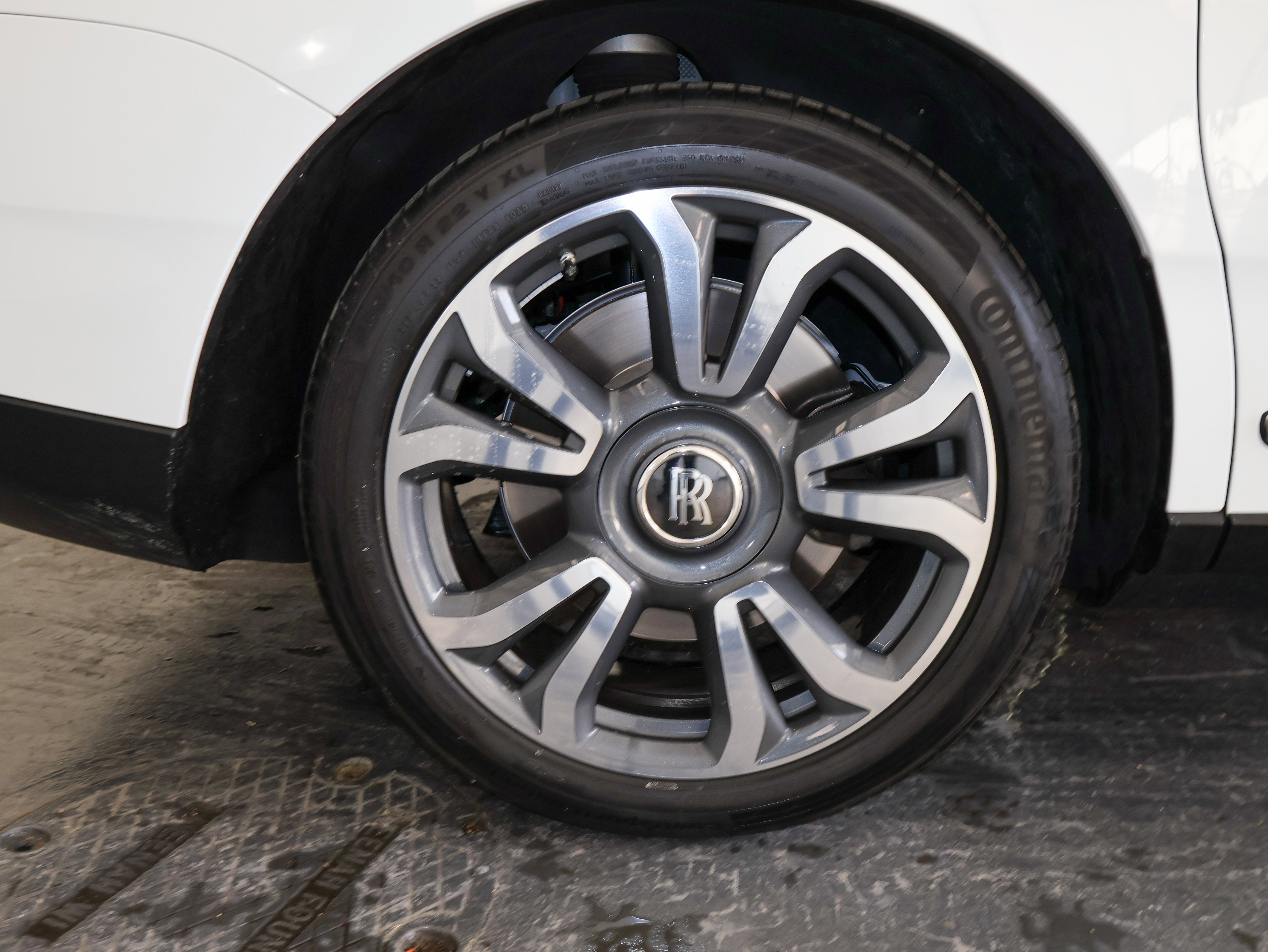 Used 2023 Rolls-Royce Cullinan image 51