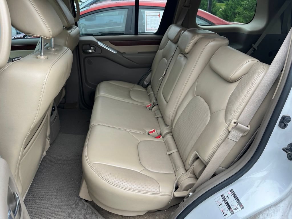 Used 2010 Nissan Pathfinder LE AWD/4WD image 10