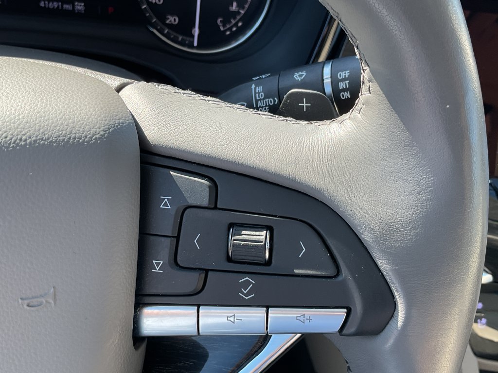 Used 2023 Cadillac XT6 Premium Luxury w/ LPO, Floor Liner Package AWD/4WD image 16