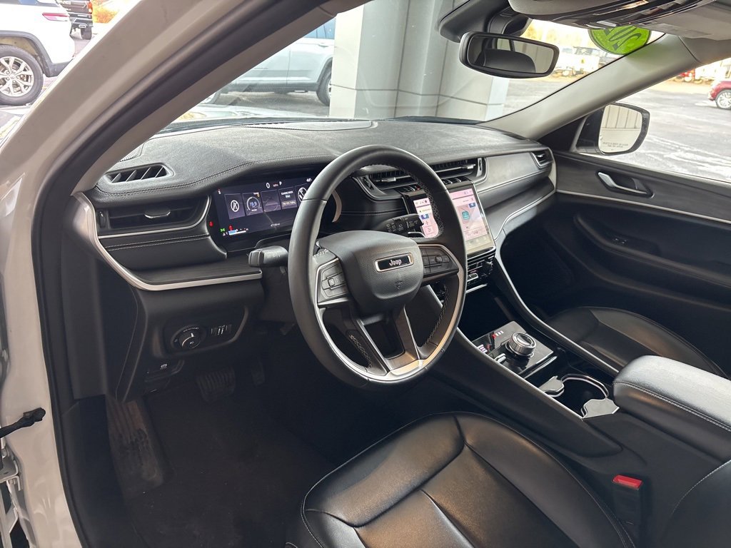 Used 2023 Jeep Grand Cherokee Limited image 9