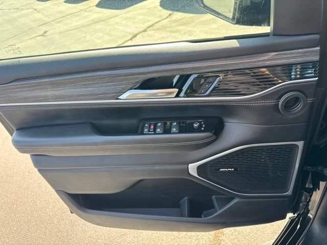 Used 2024 Jeep Wagoneer L Series II w/ Flexible Seating Group AWD/4WD image 18