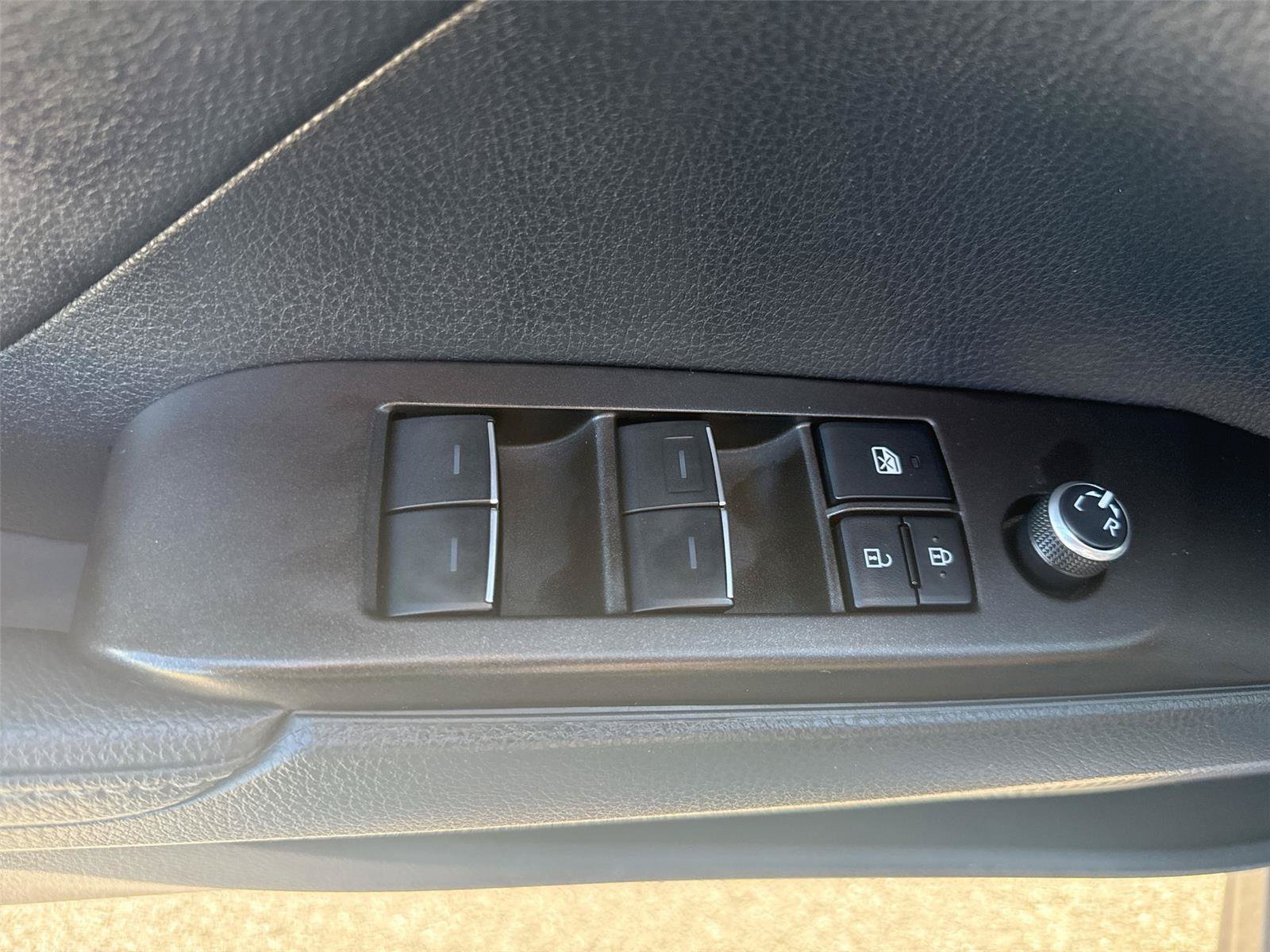 Used 2022 Toyota Camry XSE FWD image 13