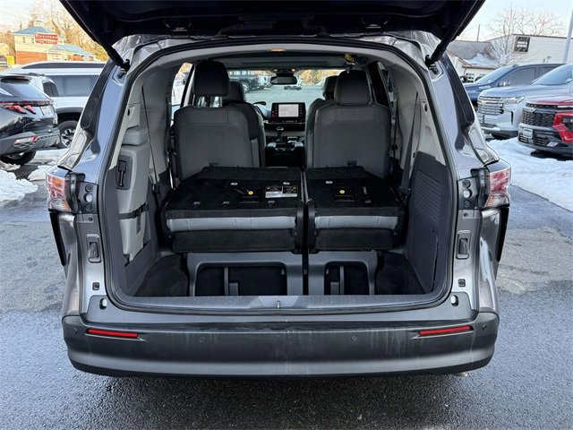 Used 2024 Toyota Sienna XLE image 12