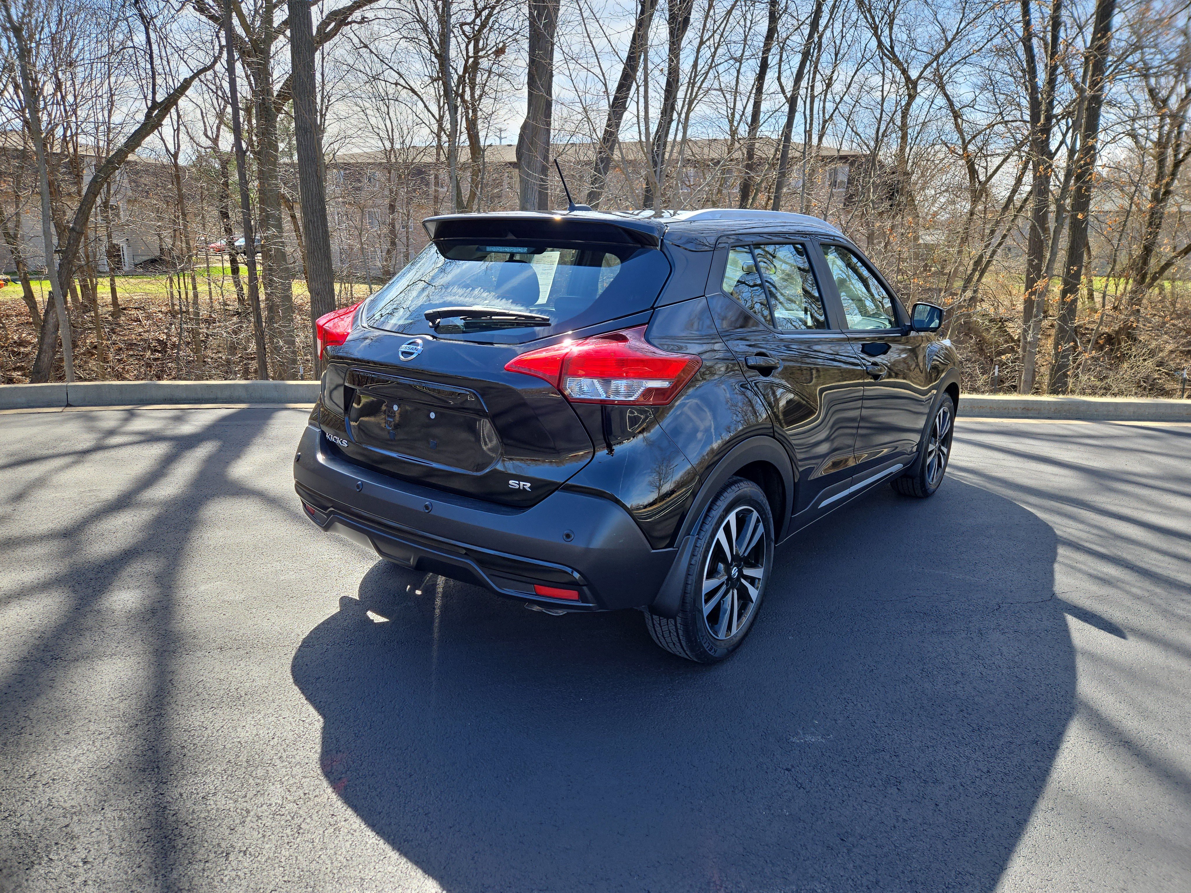 Used 2020 Nissan Kicks SR w/ SR Premium Package image 3