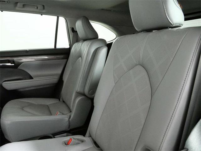 Used 2020 Toyota Highlander Limited Platinum image 15