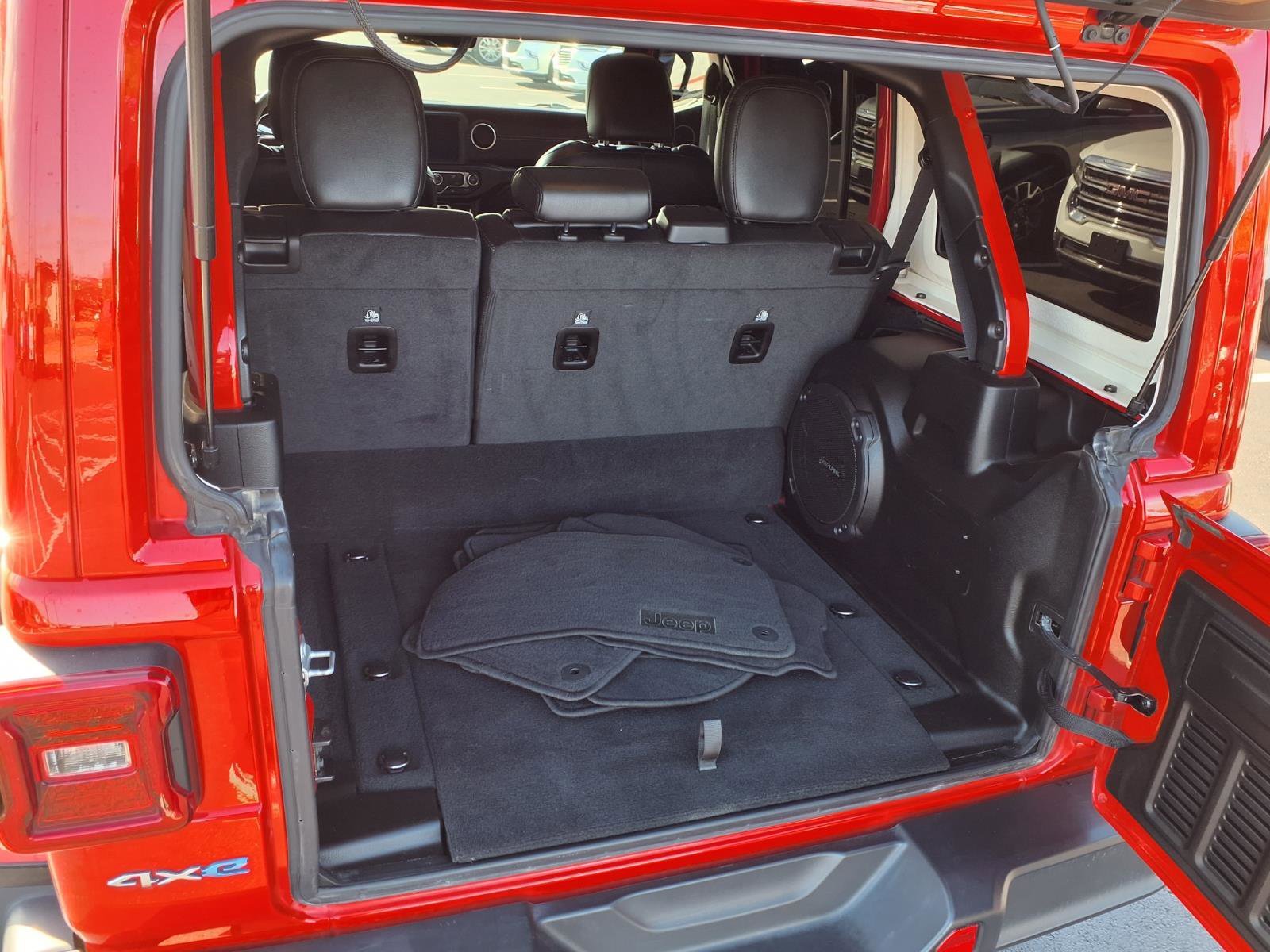 Used 2023 Jeep Wrangler Unlimited Sahara image 27