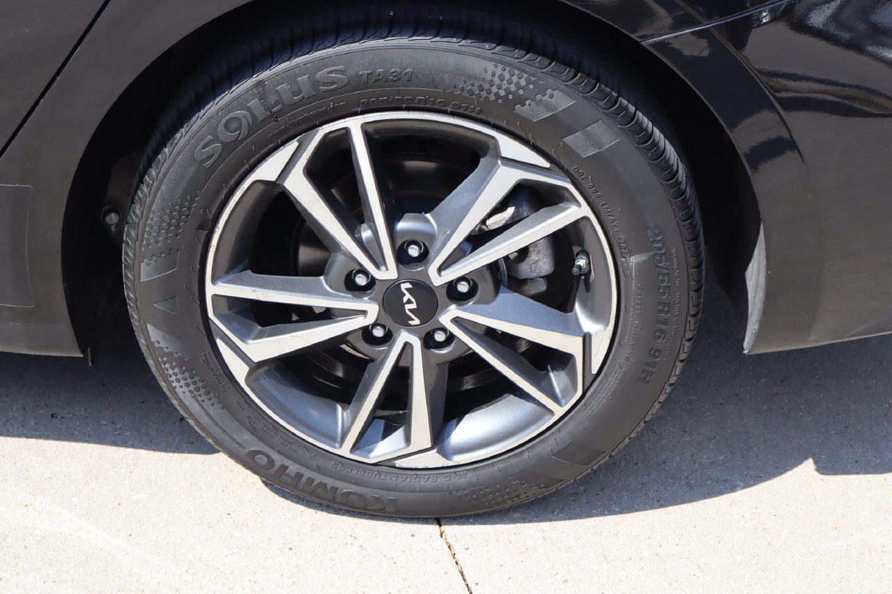 Used 2022 Kia Forte LXS FWD image 24