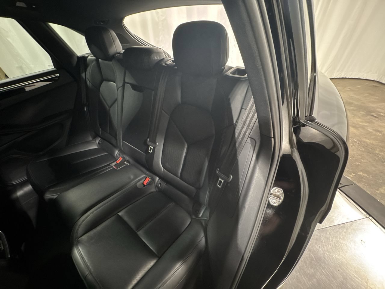 Used 2024 Porsche Macan AWD/4WD image 5