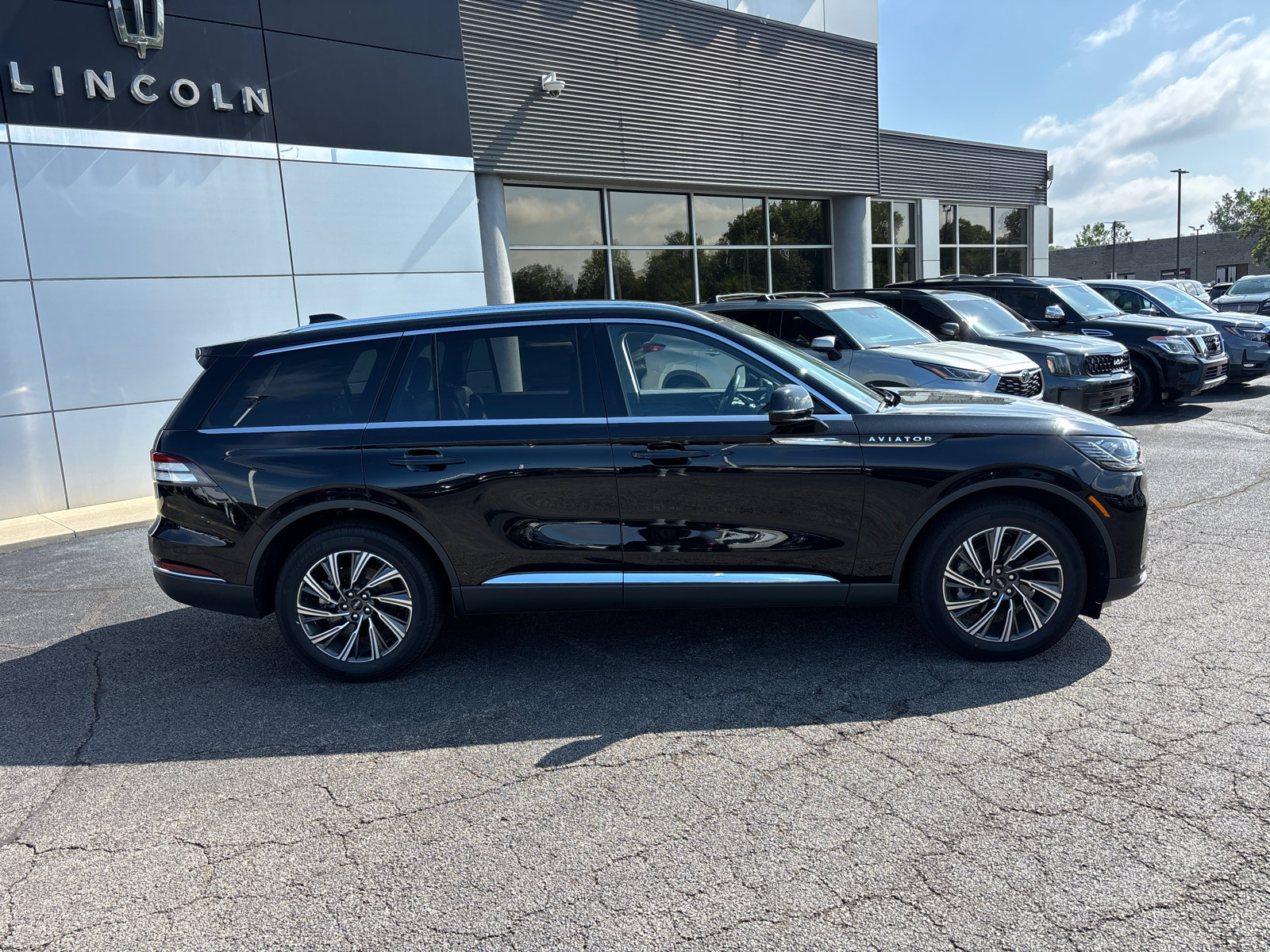 New 2026 Lincoln Aviator AWD image 8