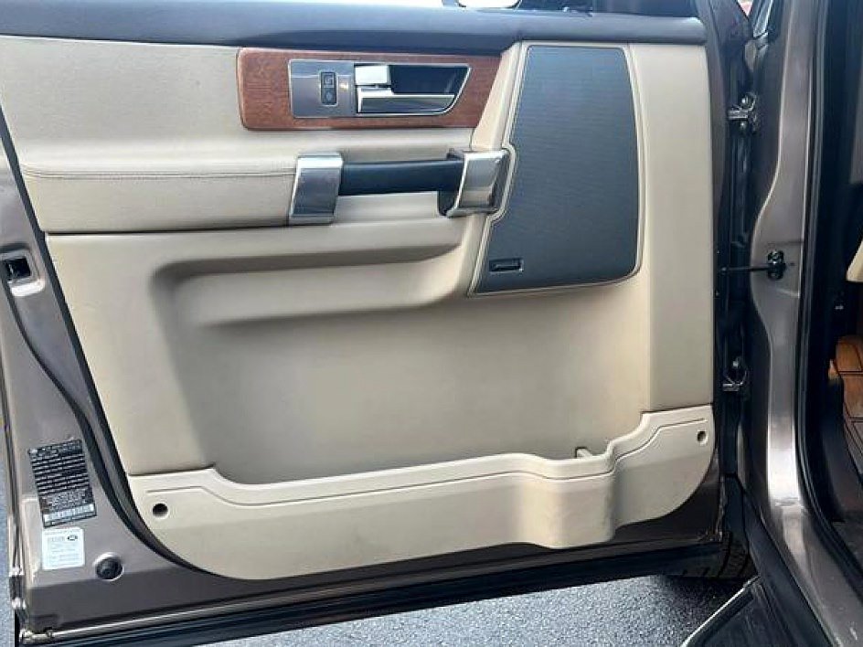 Used 2016 Land Rover LR4 HSE image 38