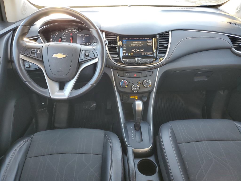 Used 2022 Chevrolet Trax LT w/ LT Convenience Package image 22