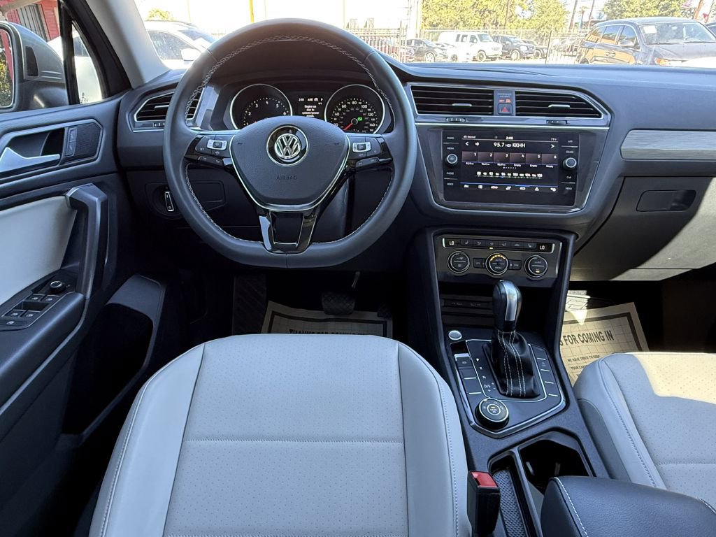 Used 2021 Volkswagen Tiguan SE w/ Panoramic Sunroof Package AWD/4WD image 19