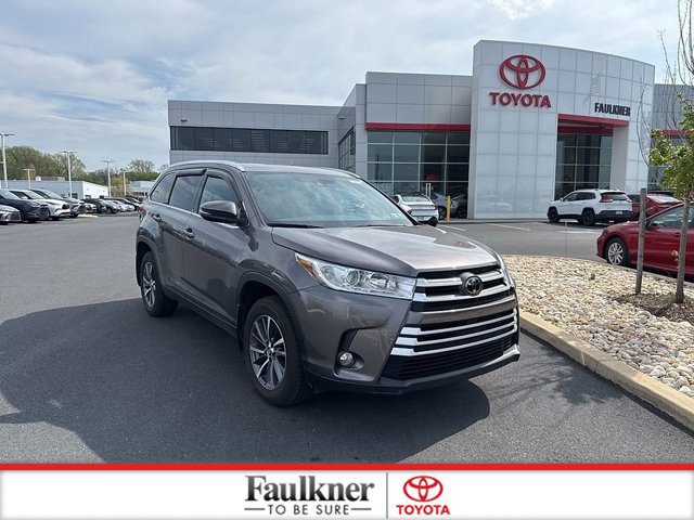 Certified 2019 Toyota Highlander XLE image 1