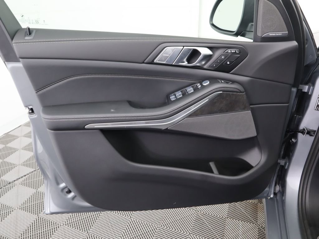 Used 2026 BMW X7 xDrive40i w/ Premium Package image 27