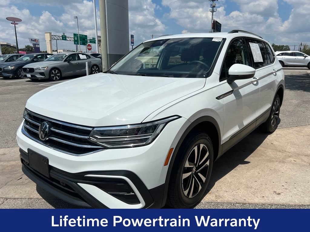 Used 2024 Volkswagen Tiguan SE w/ Panoramic Sunroof Package AWD/4WD image 3