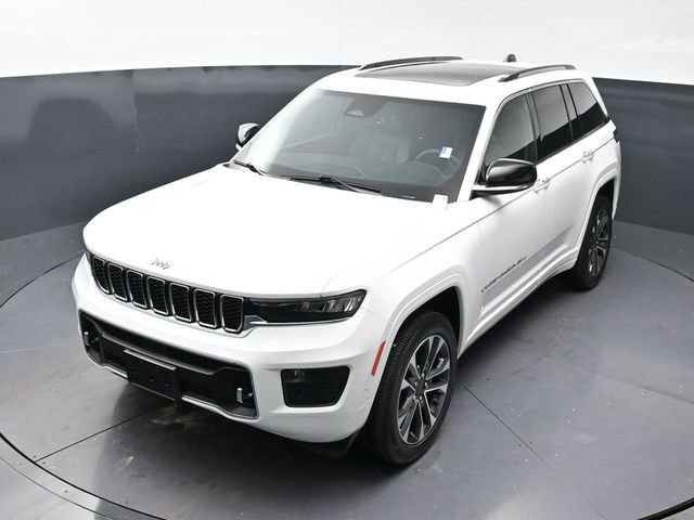 Used 2023 Jeep Grand Cherokee Overland w/ Luxury Tech Group IV AWD/4WD image 36