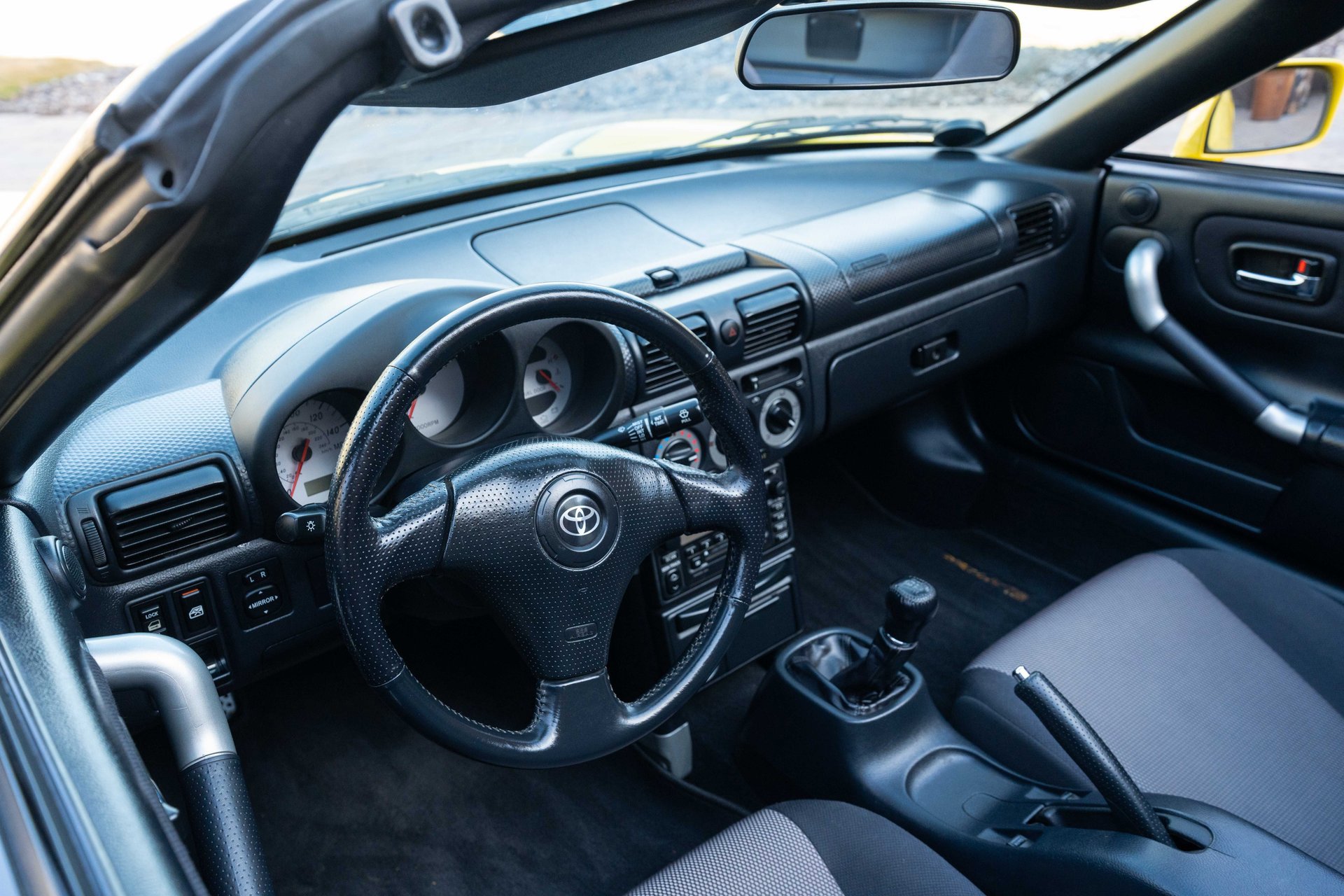 Used 2001 Toyota MR2 image 4