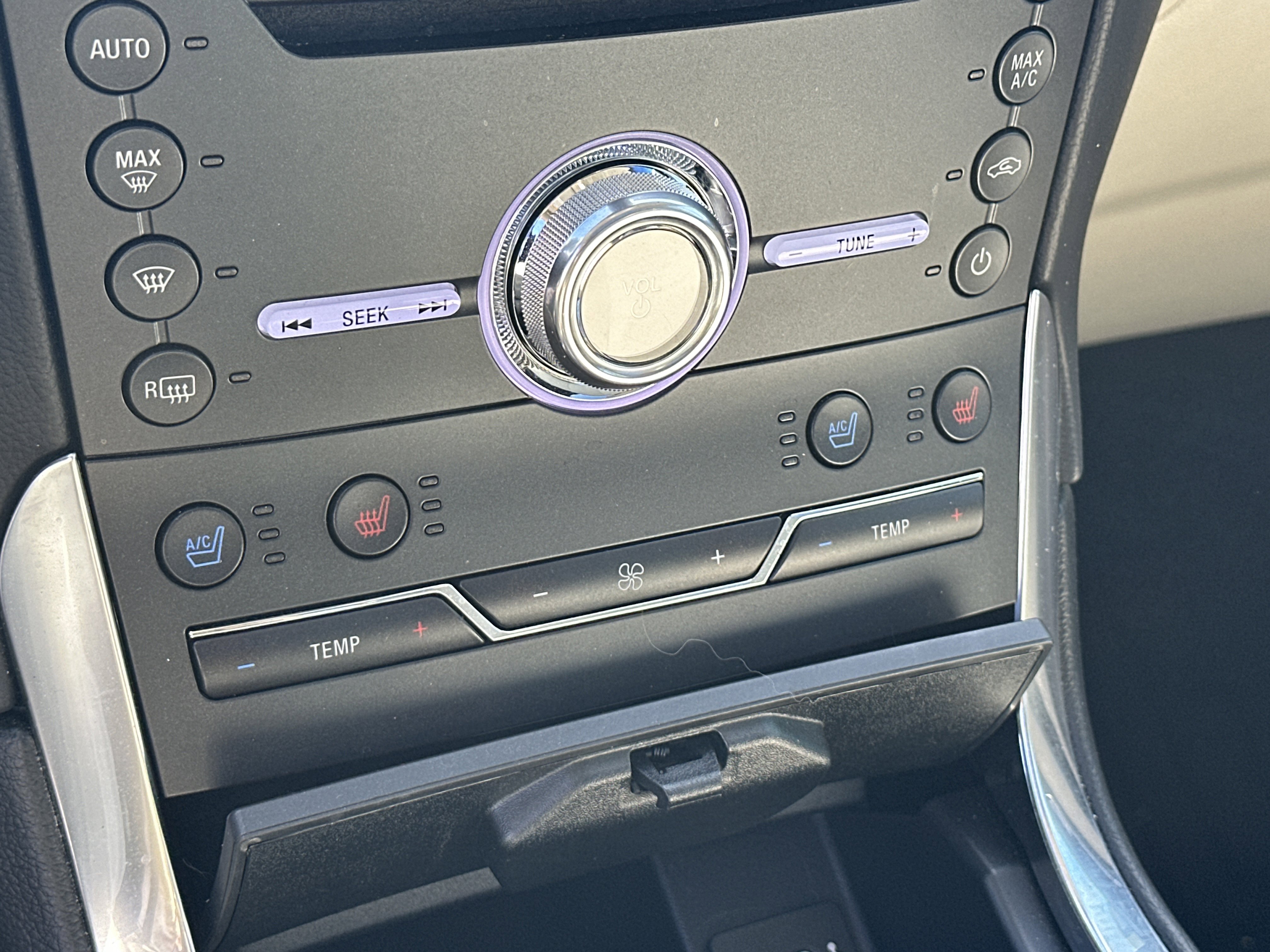 Used 2019 Ford Edge Titanium w/ Equipment Group 301A image 34