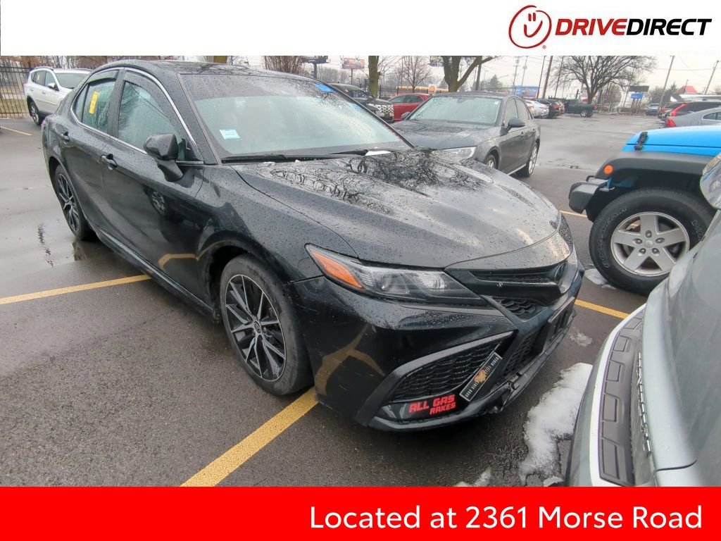 Used 2022 Toyota Camry SE image 1