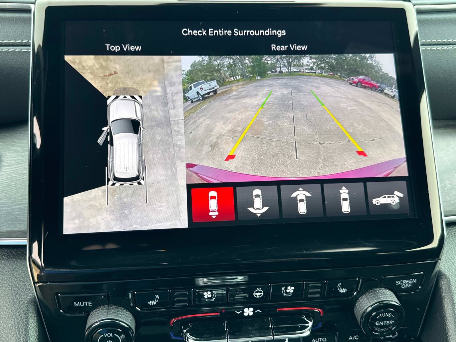 New 2024 Jeep Grand Cherokee Overland RWD image 22