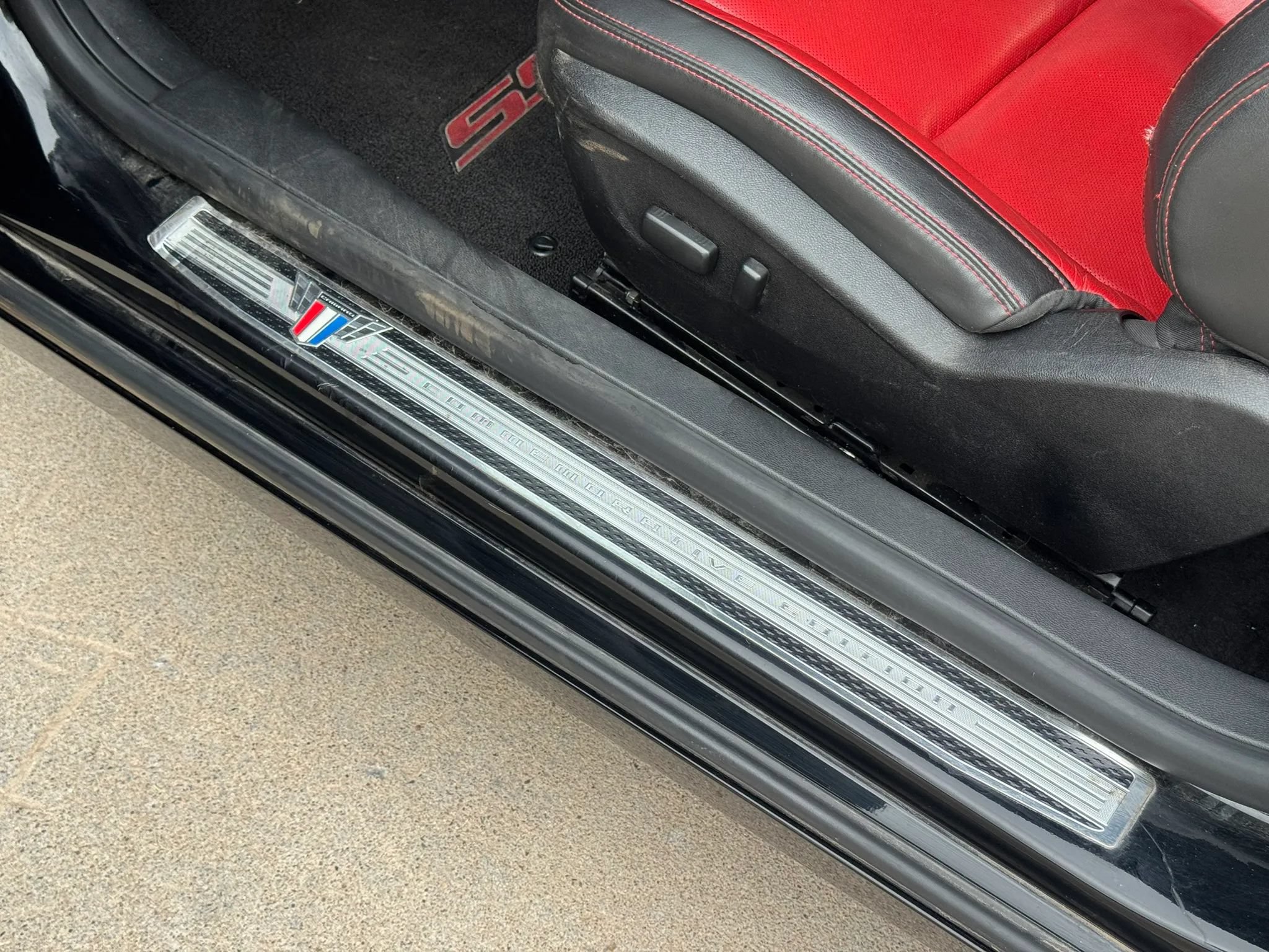 Used 2015 Chevrolet Camaro SS w/ Commemorative Special Edition RWD image 13