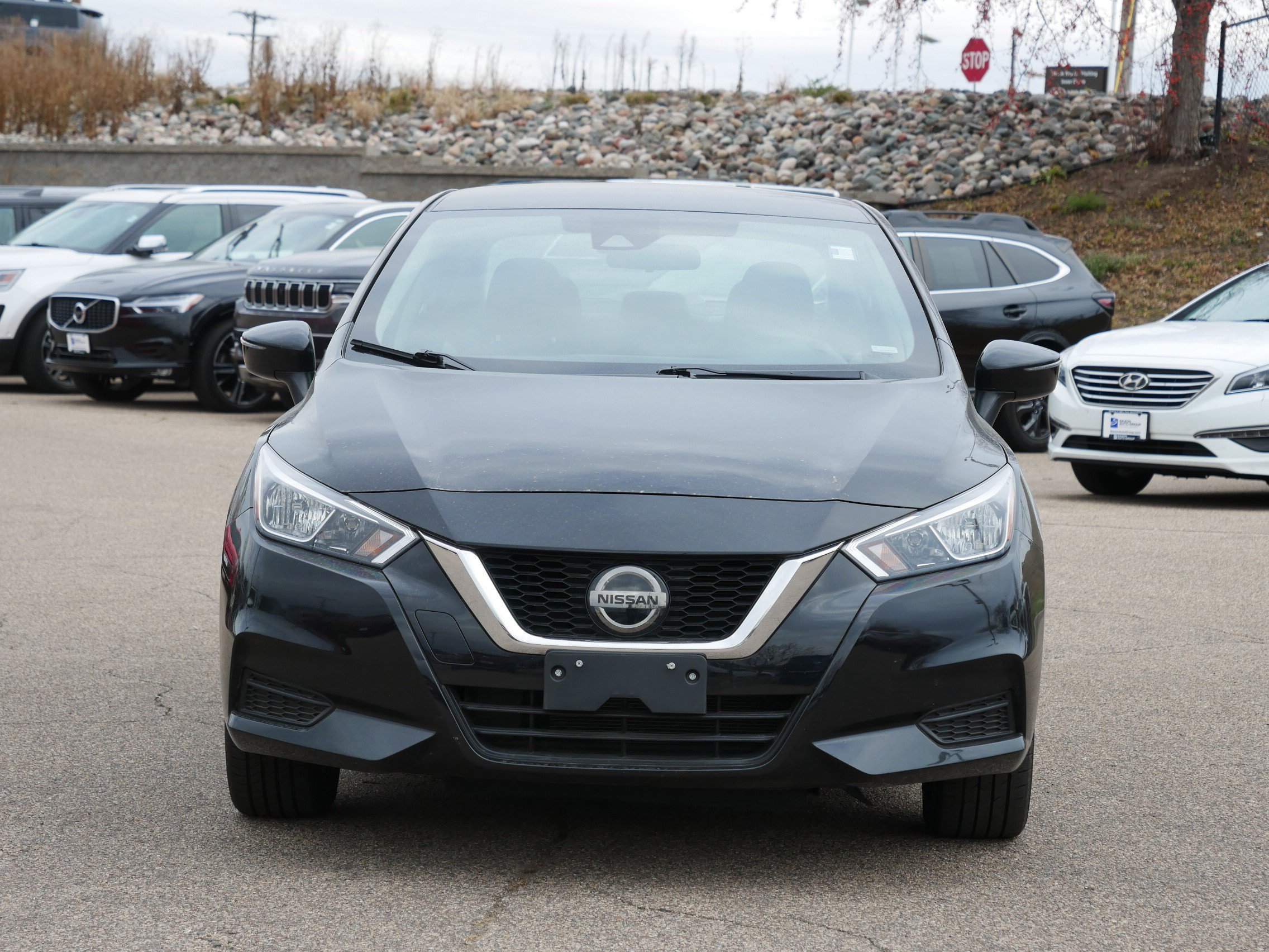 Used 2021 Nissan Versa SV image 3