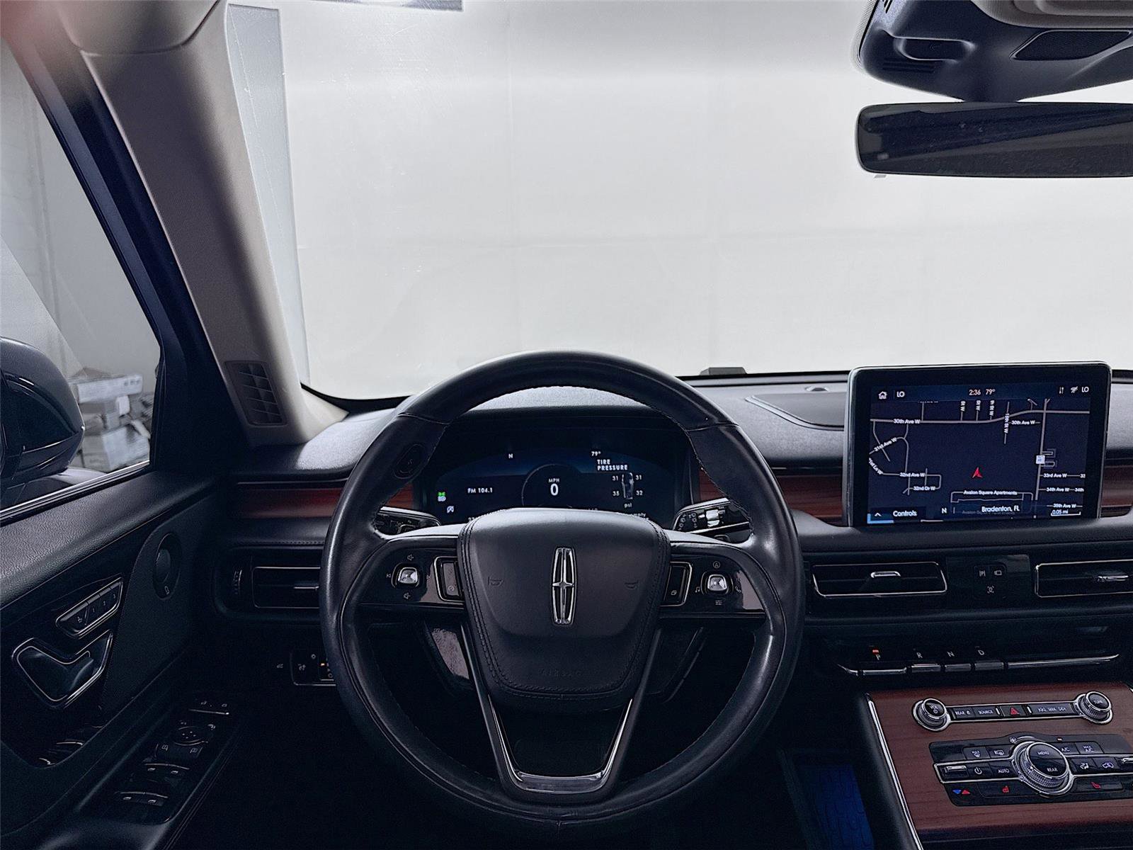 Used 2023 Lincoln Aviator Reserve image 3